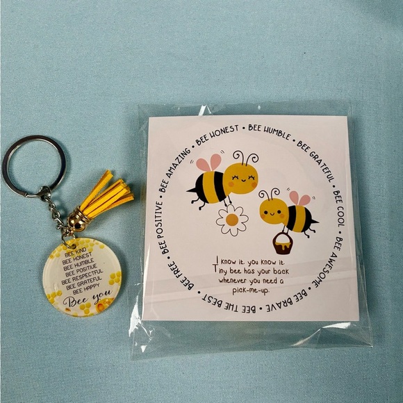 ‼️5/$25‼️Yellow Bee Keychain and Bracelet Set - Picture 1 of 3